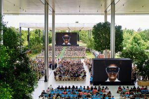 Apple-WWDC23-event-photos-developers-watching-keynote.jpg