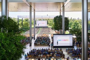 Apple-WWDC24-event-photos-developers-watch-keynote-240610.jpg