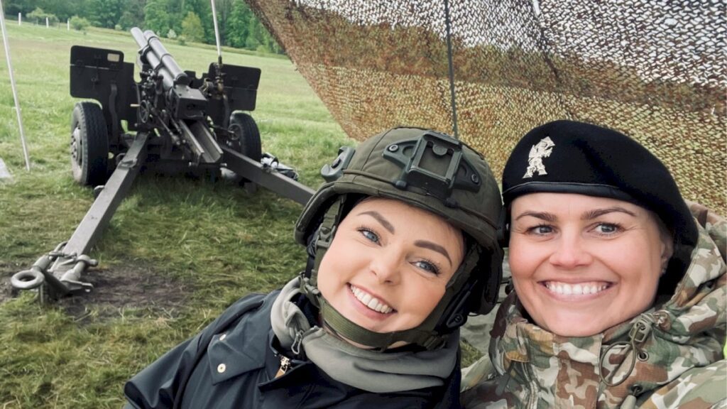 Pajūrio kariniame miestelyje įsidarbinusi civilė moteris: geriau paklauskit, kaip vyras