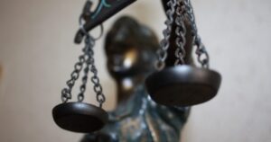 Buvusios Radviliškio rajono savivaldybės administracijos direktorės byla pasieks teismą