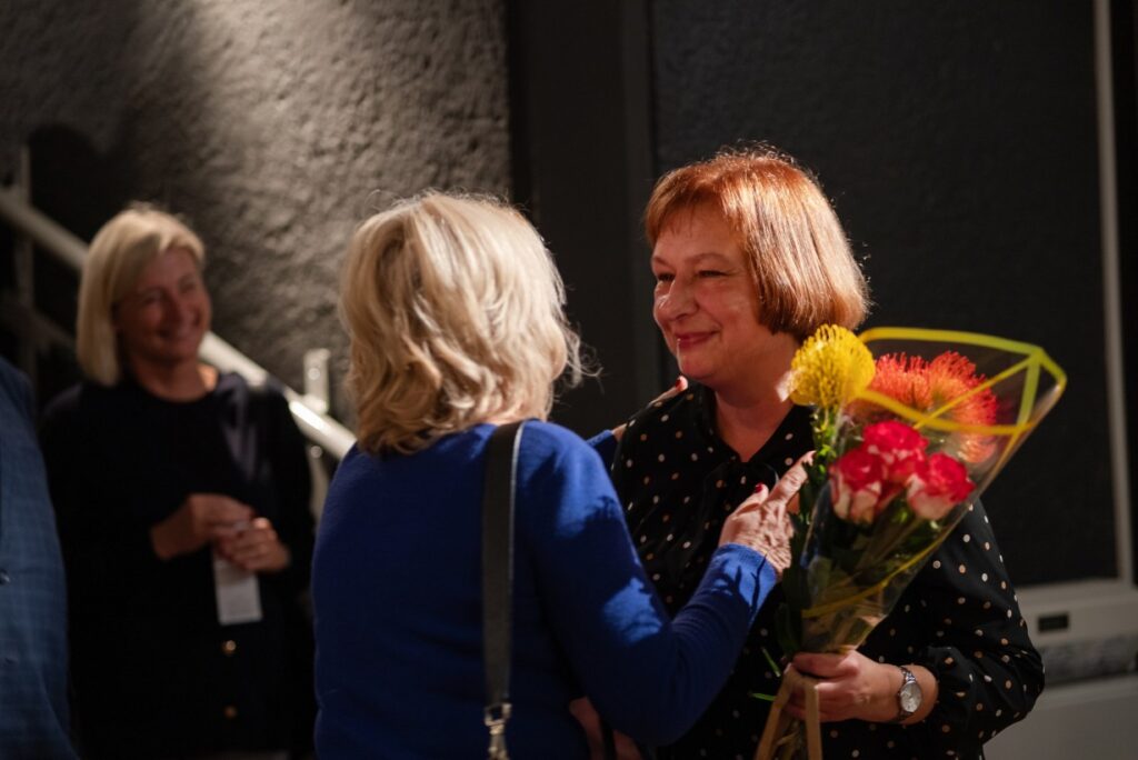 Eglė Bičkienė apie autorinę parodą GĖLYNĖJIMAI – ŽOLYNĖJIMAI: „Man darbuose