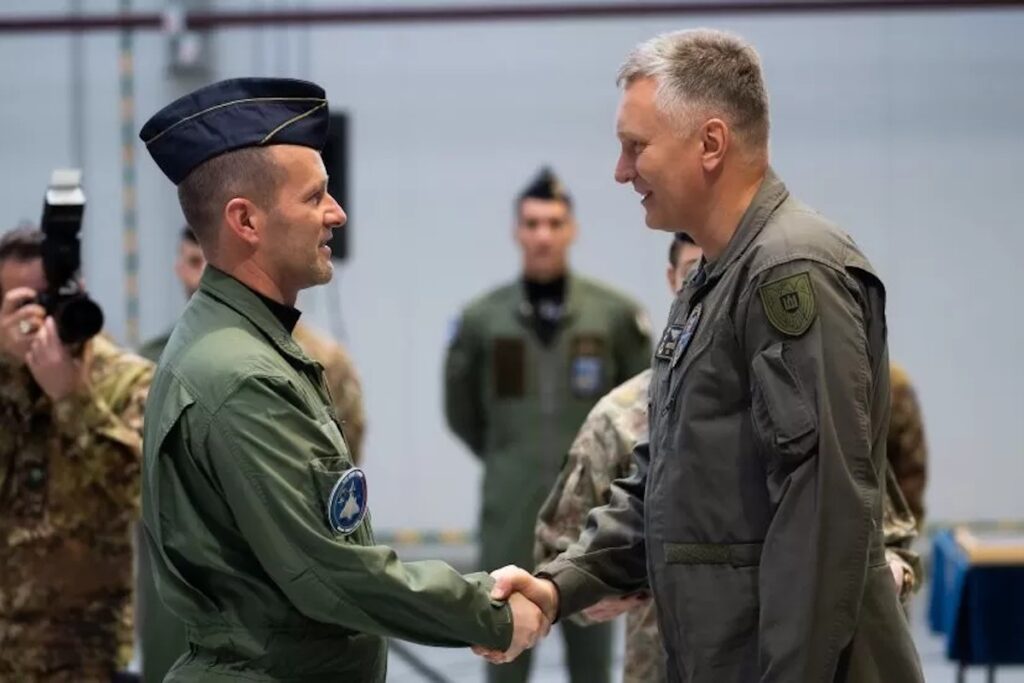 Pastiprinimas Šiauliuose: prie NATO oro policijos misiją vykdančių italų jungiasi