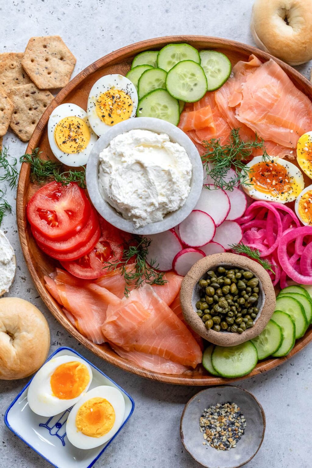 Rūkytos lašišos lėkštė – Skinnytaste