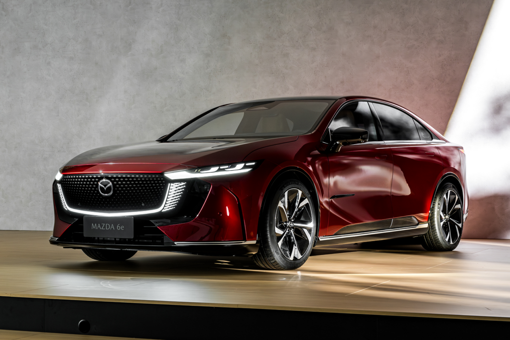 Debiutuoja nauji akumuliatoriniais „Mazda 6e“ modeliai