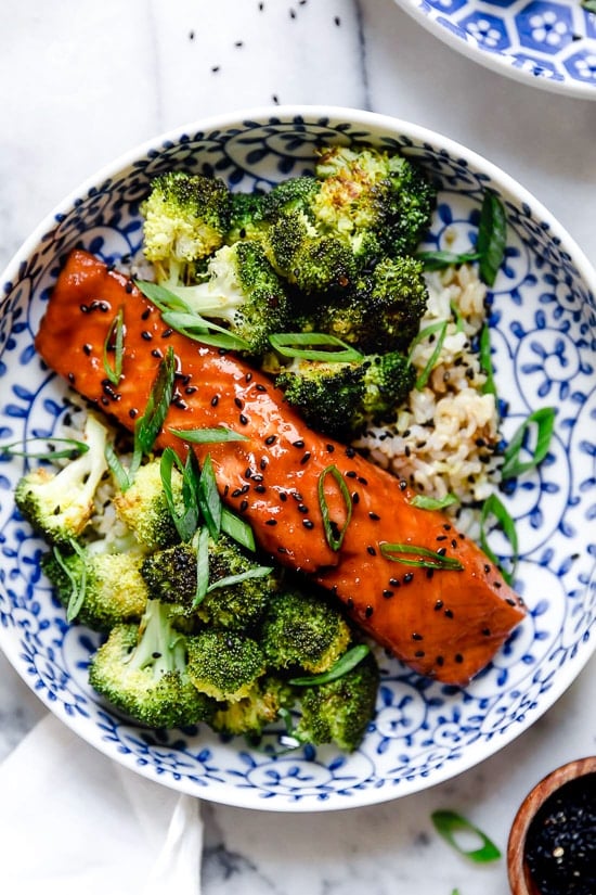 Geriausias „Air Fryer“ lašišos receptas (su „Maple Soy Glaze“)