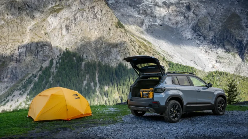 „Jeep Avenger 4xe The North Face“ leidimas: pasivažinėjimas laukinėje pusėje