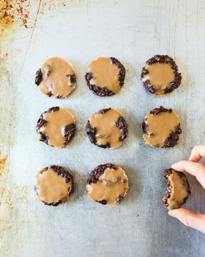 Nėra kepimo šokolado žemės riešutų sviesto avižinių dribsnių sausainių („palaimos