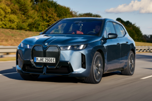 Persvarstytas BMW IX visureigis, atidengtas