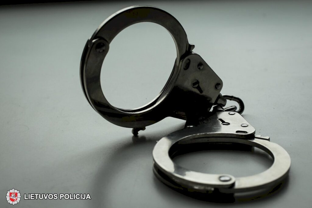 Sulaikomi narkotikų prekeiviai priešinosi, vienas jų net grasino ginklu