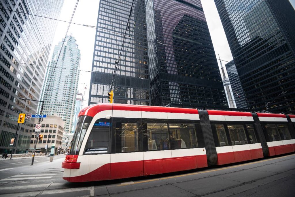 „Toronto“, skirtas diegti AI varomą vaizdo įrašų vykdymą „StreetCars“ automobiliuose
