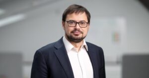 Koks yra kapitalo vaidmuo darbo našumo raidai?