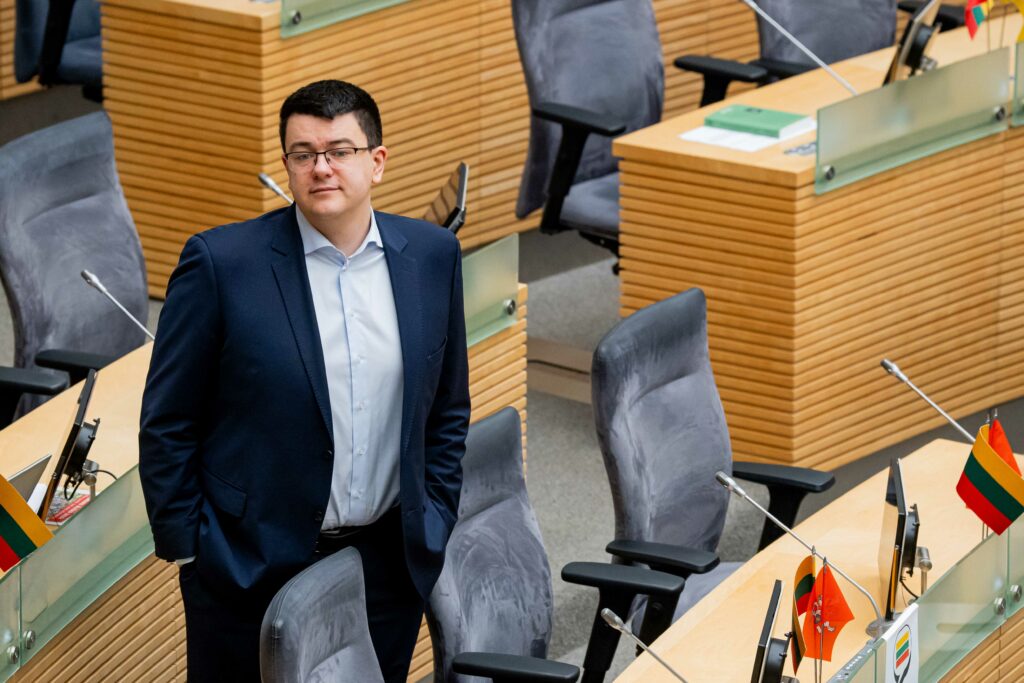 V. Sinica siūlo atsisakyti baudžiamosios atsakomybės už neapykantos kalbą –