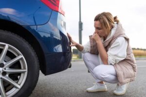 Automobilį apgadino daugiabučio kieme: kada žalą atlygina privalomasis draudimas, o