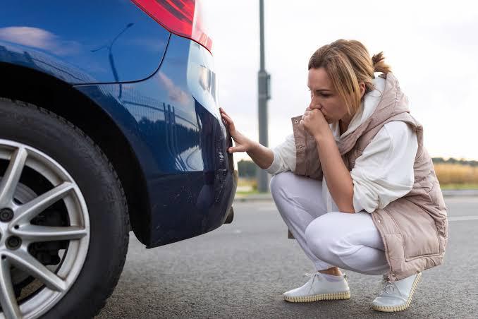 Automobilį apgadino daugiabučio kieme: kada žalą atlygina privalomasis draudimas, o