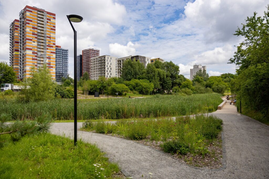 Nuo gamtinių parkų iki jaukių skverų prie namų: ką Vilnius